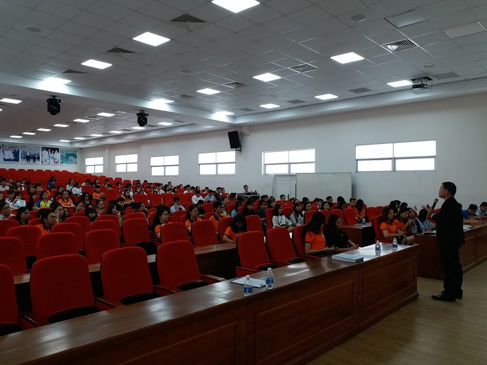 Thi công lắp đặt hội trường cho Trường Đại học Công nghệ Tp.HCM