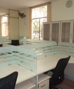 VÁCH NGĂN KÍNH MẶT BÀN VKM02