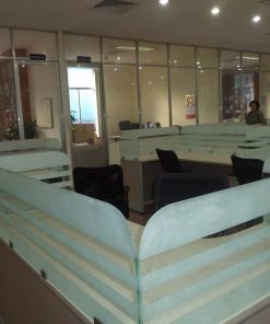 VÁCH NGĂN KÍNH MẶT BÀN VKM02