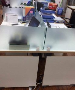 VÁCH NGĂN KÍNH MẶT BÀN VKM01