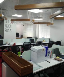 VÁCH NGĂN KÍNH MẶT BÀN VKM06