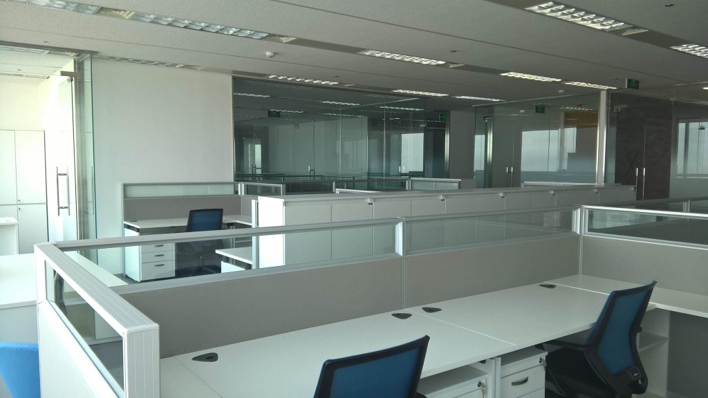 Vách ngăn màu ghi trắng