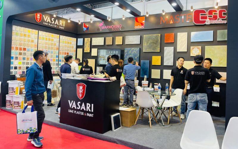 Top 30 ý tưởng thiết kế gian hàng hội chợ triển lãm đẹp nhất 16 Gian hàng của Vasari được mở rộng vì sản phẩm được gắn trực tiếp lên vách
