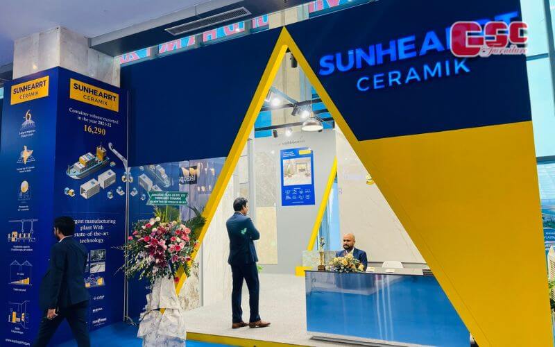 Top 30 ý tưởng thiết kế gian hàng hội chợ triển lãm đẹp nhất 9 SUNHEART Ceramik thiết kế gian hàng hội chợ triển lãm với tông màu xanh và vàng sang trọng