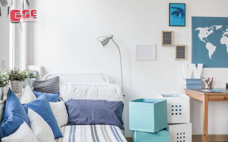 Cần bố trí giường ngủ cách xa bàn học tập để tránh bé đang học rồi lăn ra ngủ