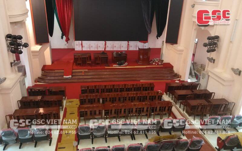 Chúng tôi còn cung cấp bàn và ghế gỗ hội trường