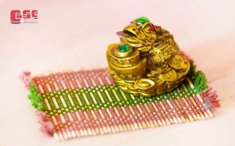 Ý nghĩa và vị trí đặt cóc 3 chân Thiềm Thừ hợp phong thủy 6 Đồng tiền trong miệng Cóc Thiềm Thừ tượng trưng cho tiền bạc, của cải, may mắn