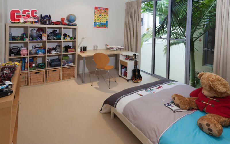 Nên trang trí phòng ngủ cho bé trai màu trung tính vì đơn giản nhưng nam tính