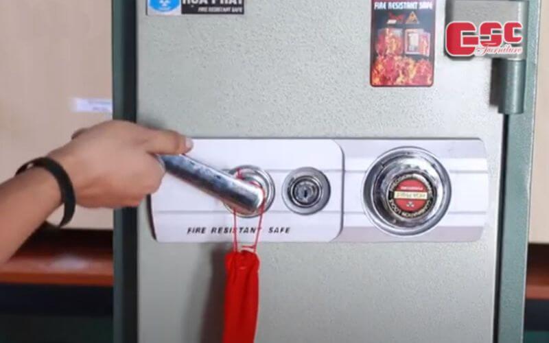 "Thủ thuật" mở két sắt Hòa Phát khi mất chìa, quên mật khẩu 5 Sử dụng chìa khóa dự phòng