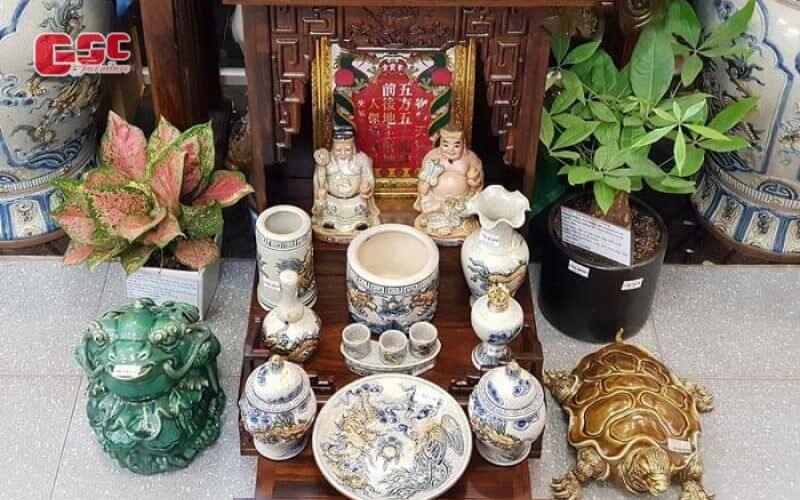 Ý nghĩa và vị trí đặt cóc 3 chân Thiềm Thừ hợp phong thủy 12 Thiềm Thừ cần hướng mặt cóc quay vào trong nhà, miệng ngậm tiền vàng quay ra ngoài để mang tài lộc vào nhà