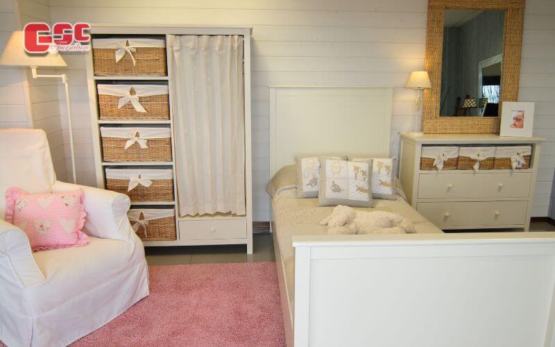 Trang trí phòng ngủ bằng gương lớn tạo sự tinh tế