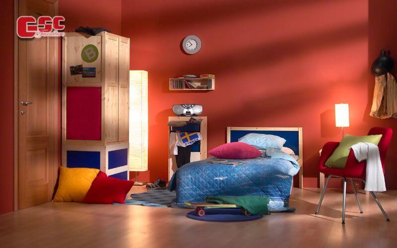 Trang trí phòng ngủ bằng những món đồ rực rỡ giúp bé trai hiếu động
