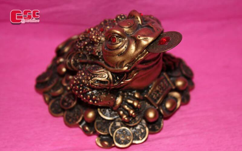 Ý nghĩa và vị trí đặt cóc 3 chân Thiềm Thừ hợp phong thủy 8 Tượng cóc 3 chân Thiềm Thừ bằng đồng