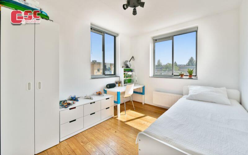 Thiết kế nội thất nhà ống tiết kiệm chi phí, diện tích 9 Sử dụng màu sắc sáng sẽ giúp phòng ngủ cảm thấy rộng hơn và thoáng hơn