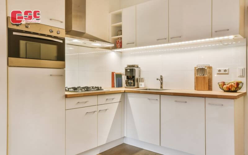 Thiết kế nội thất nhà ống tiết kiệm chi phí, diện tích 10 Tủ bếp chữ L giúp tiết kiệm không gian cho nhà ống