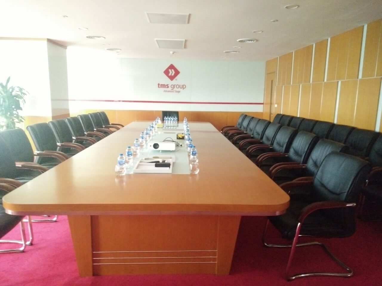 Dự án thi công nội thất văn phòng công ty TMS Group Bàn ghế phòng họp