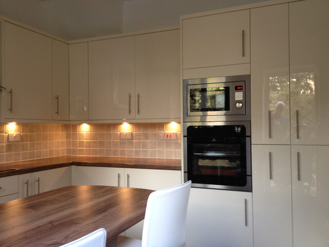 Mẹo nhỏ giúp tủ bếp nhà bạn lúc nào cũng sạch bong như mới Mẹo nhỏ giúp tủ bếp nhà bạn lúc nào cũng sạch bong như mới