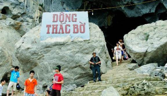 Khung cảnh trên đường đi đến động Thác Bờ