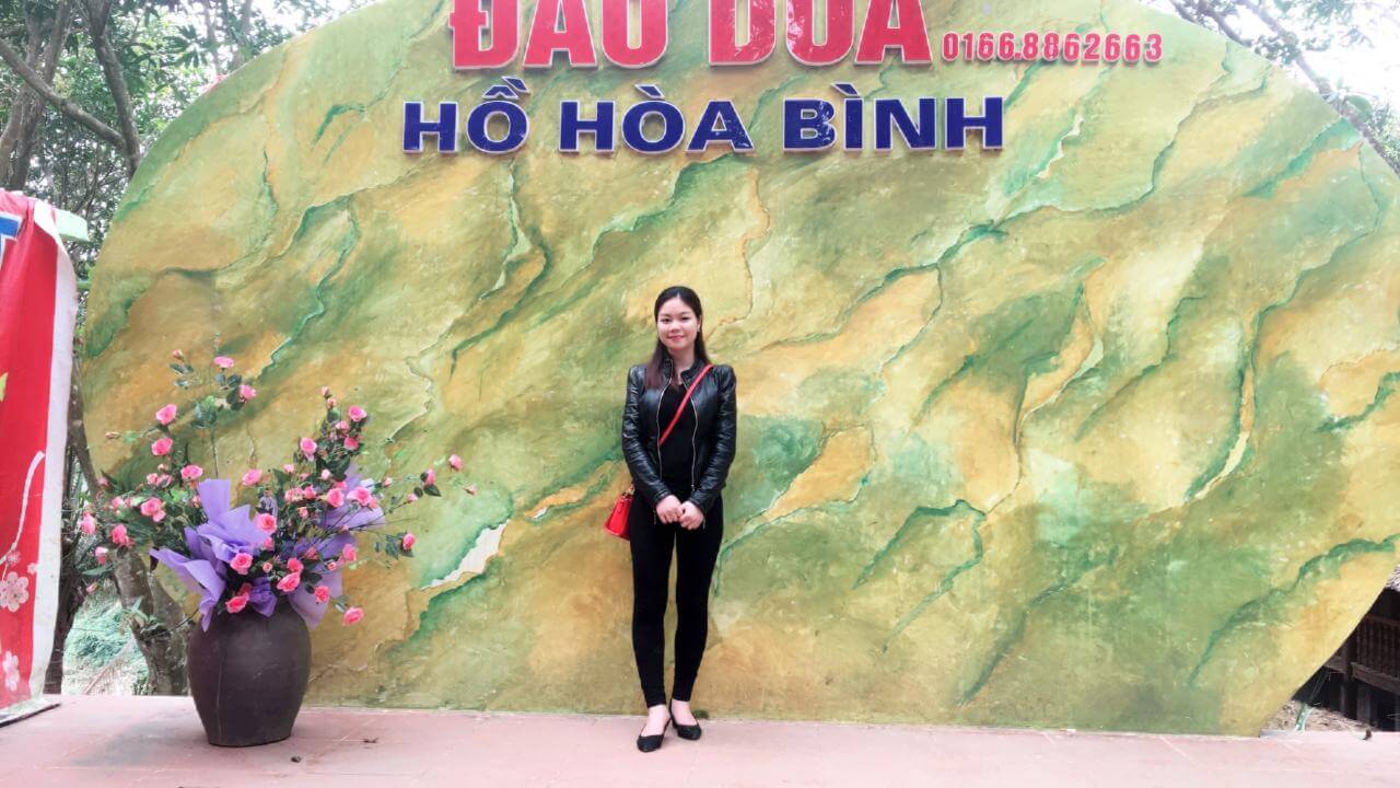 Khung cảnh trên đường đi đến động Thác Bờ