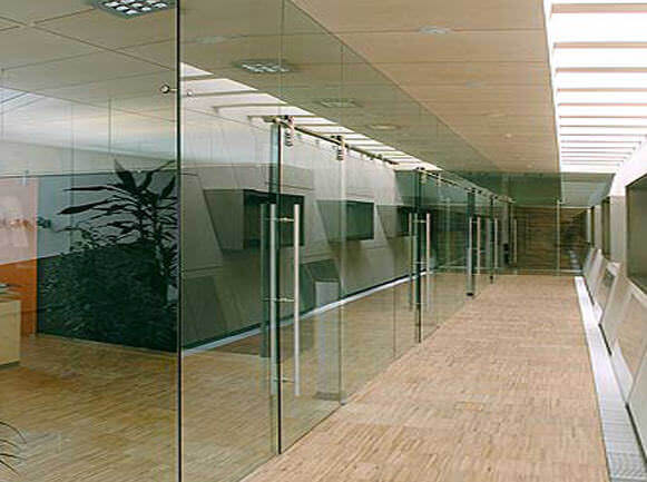 vách ngăn văn phòng bằng kính