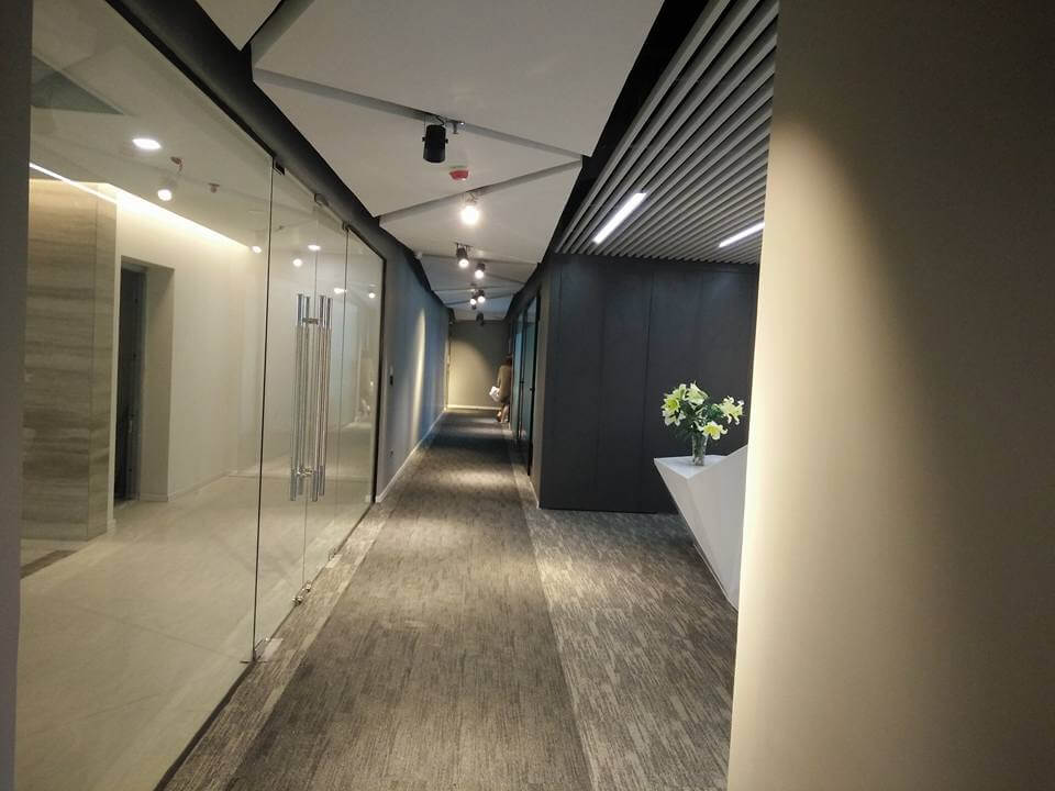 Vách ngăn văn phòng bằng kính