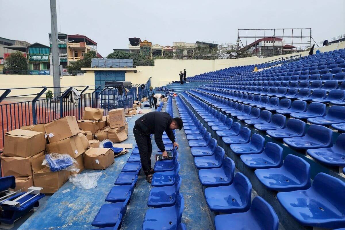 Kiểm tra định kỳ khung ghế và ốc vít