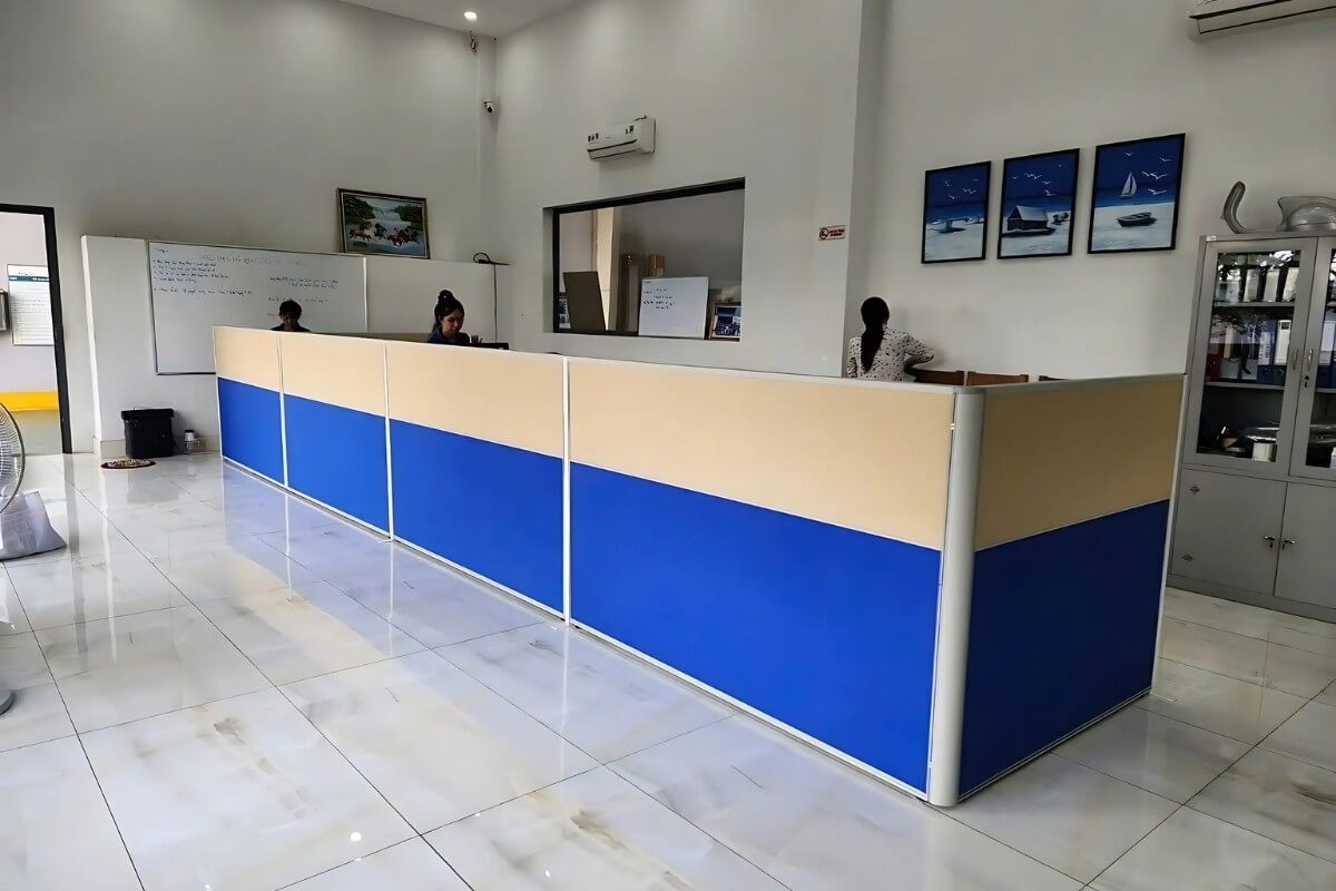 Vách ngăn khung nhôm bọc gỗ kết hợp nỉ