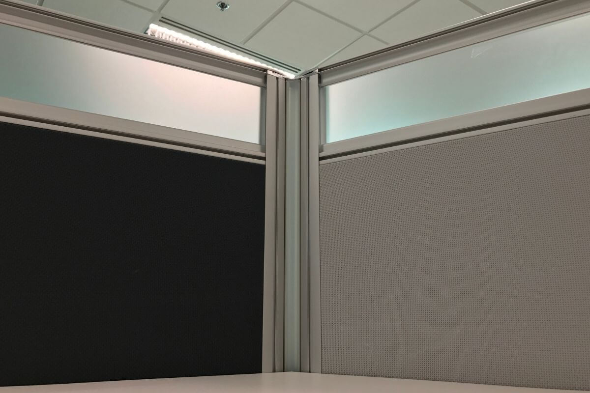 Vách ngăn khung nhôm nỉ kính