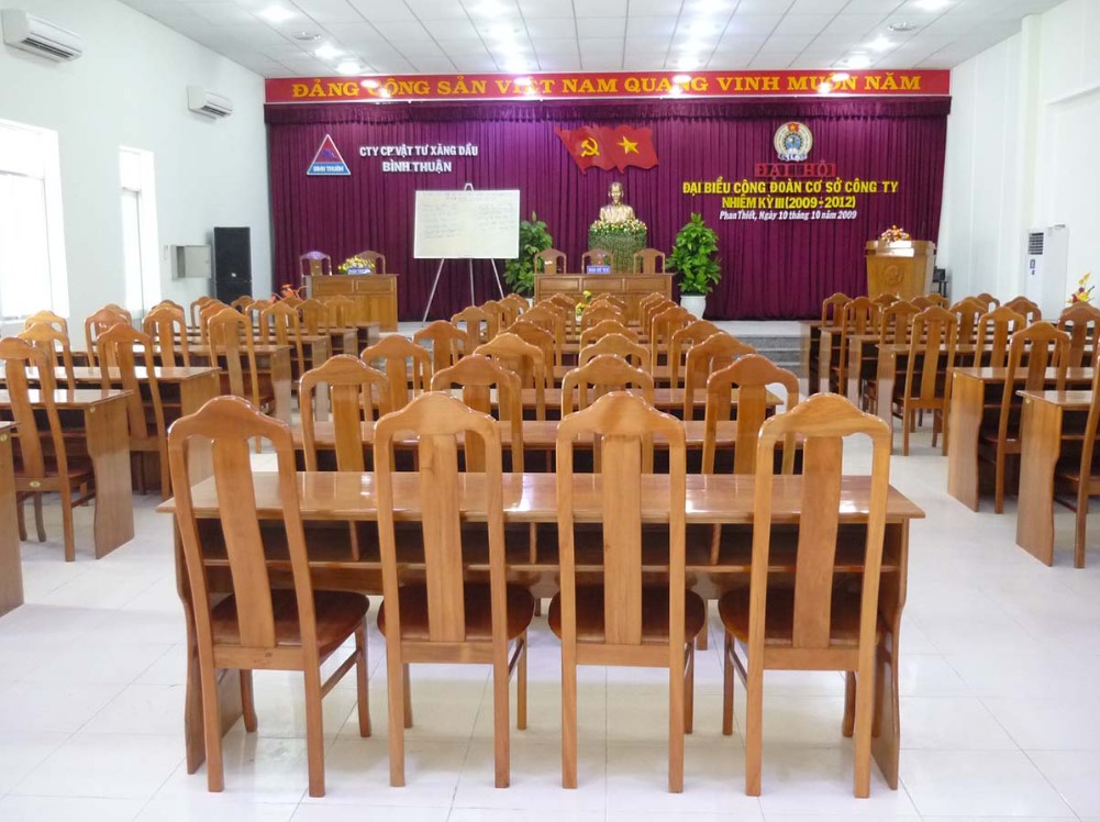 Tổng hợp mẫu ghế gỗ hội trường đẹp, bền bỉ 2026